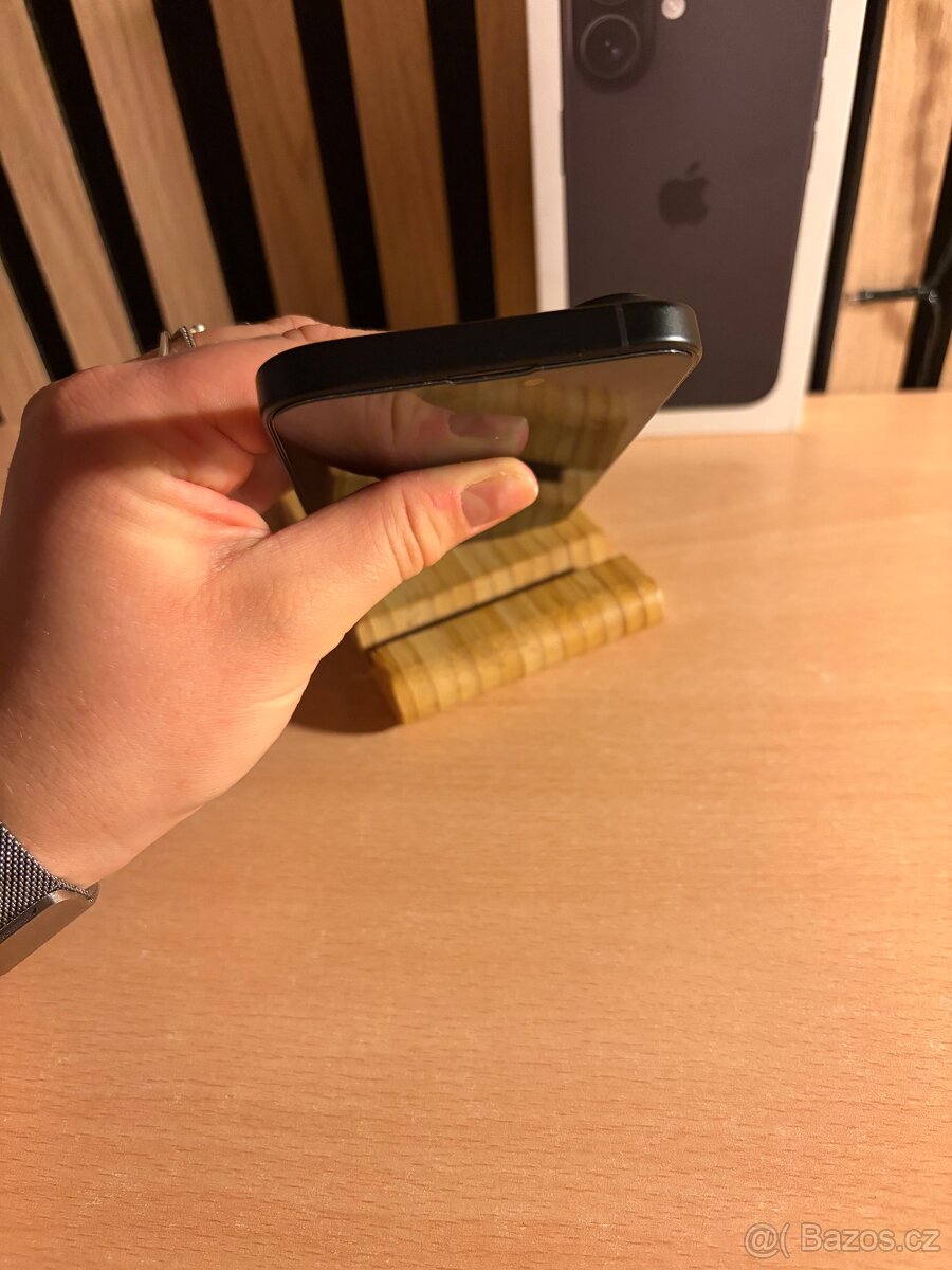 Iphone 16 černý - 5