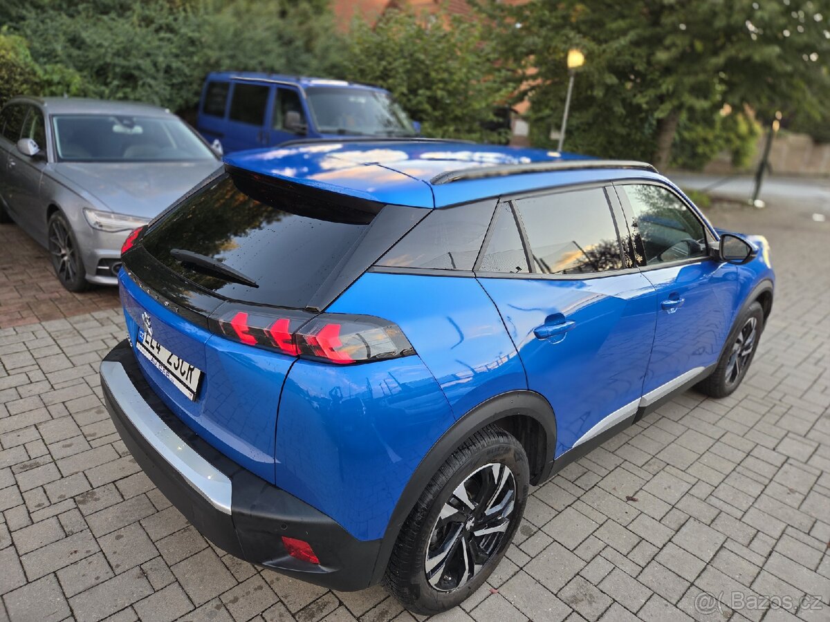 ZÁNOVNÍ PEUGEOT e2008 ALLURE 100kw naj.15.900km SoH 95% - 5