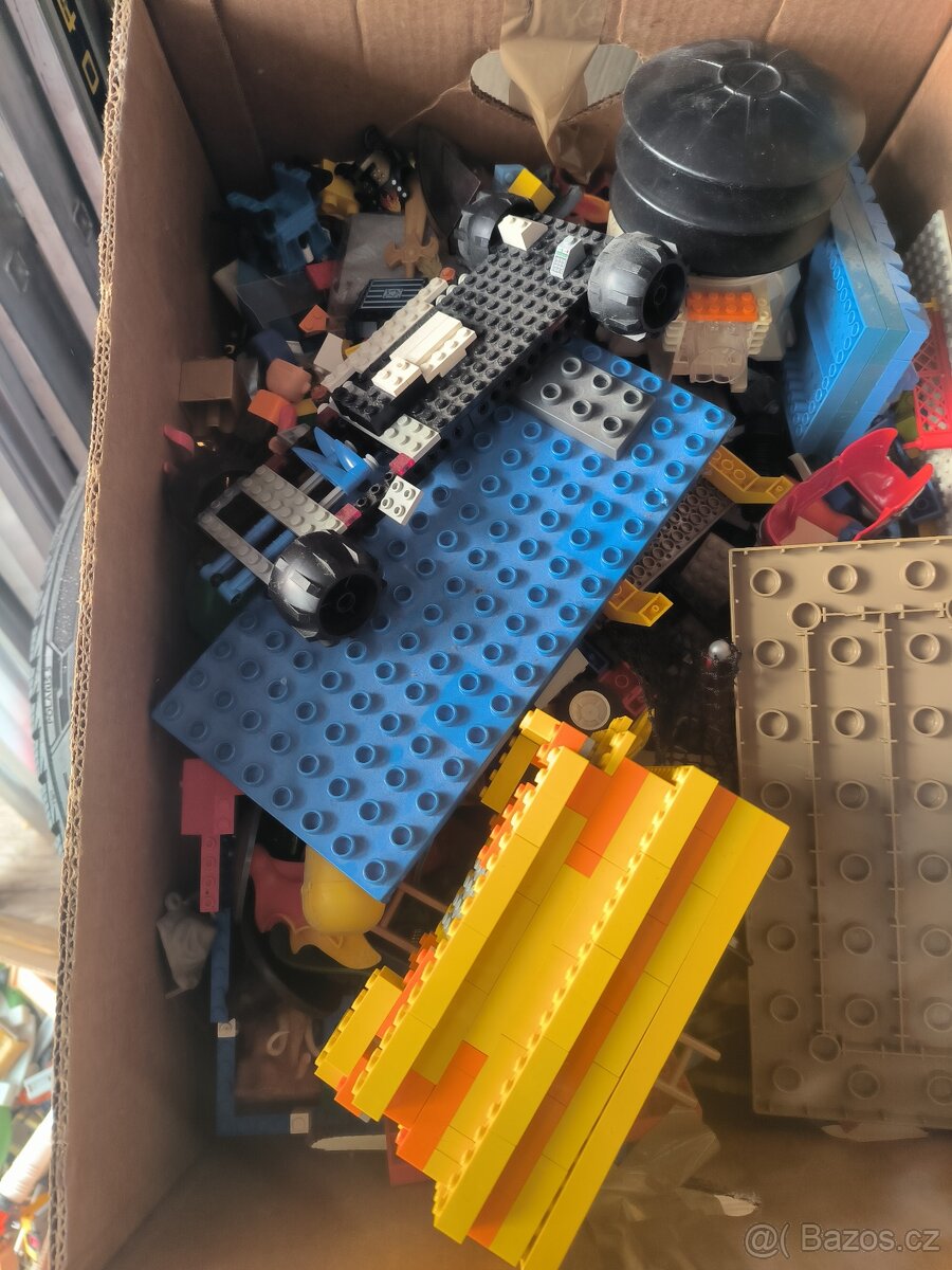 Lego + duplo mix v 10 krabicích od banánu cca 70 kg - 5