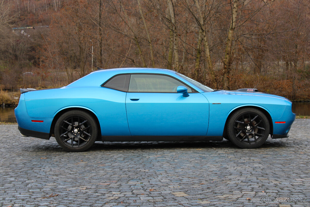 Dodge Challenger 5.7L HEMI V8 / SHAKER / 277 kW / Keyless - 5