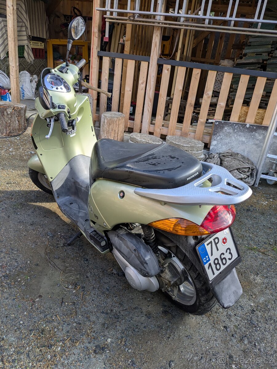 stylový retro skútr Honda @125 s výkonem 11 kW - 14000km - 5