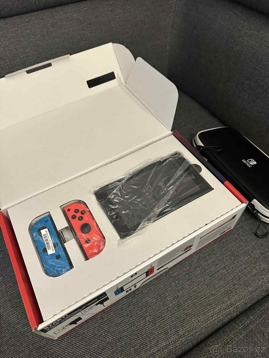 Nintendo switch V2 + příslušenství + hra - 5