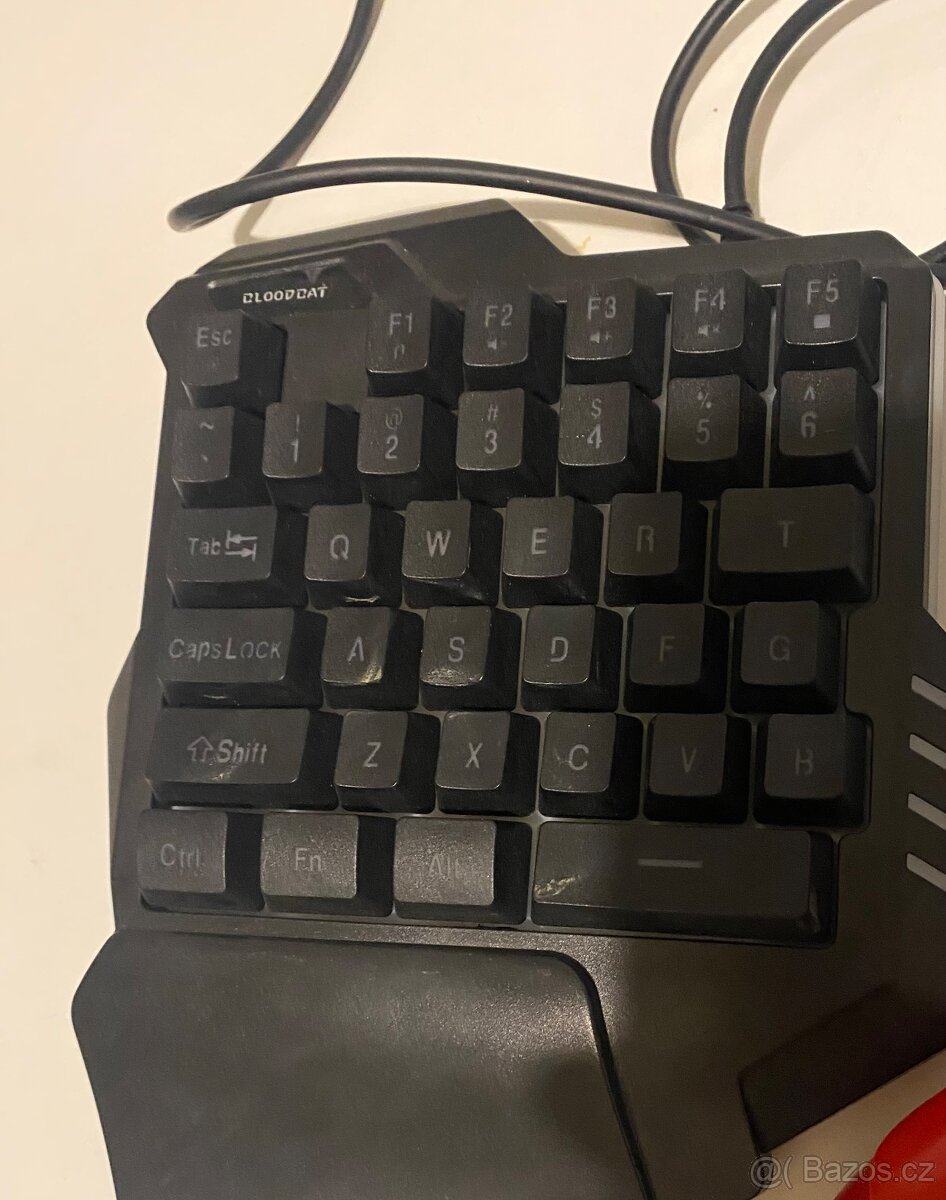 PlayStation 4 Pro + příslušenství - 5