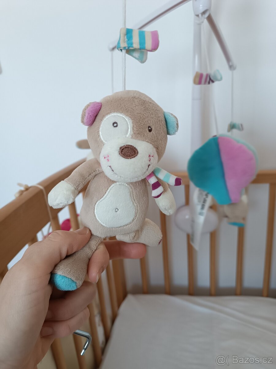 Kolotoč nad postýlku - 5