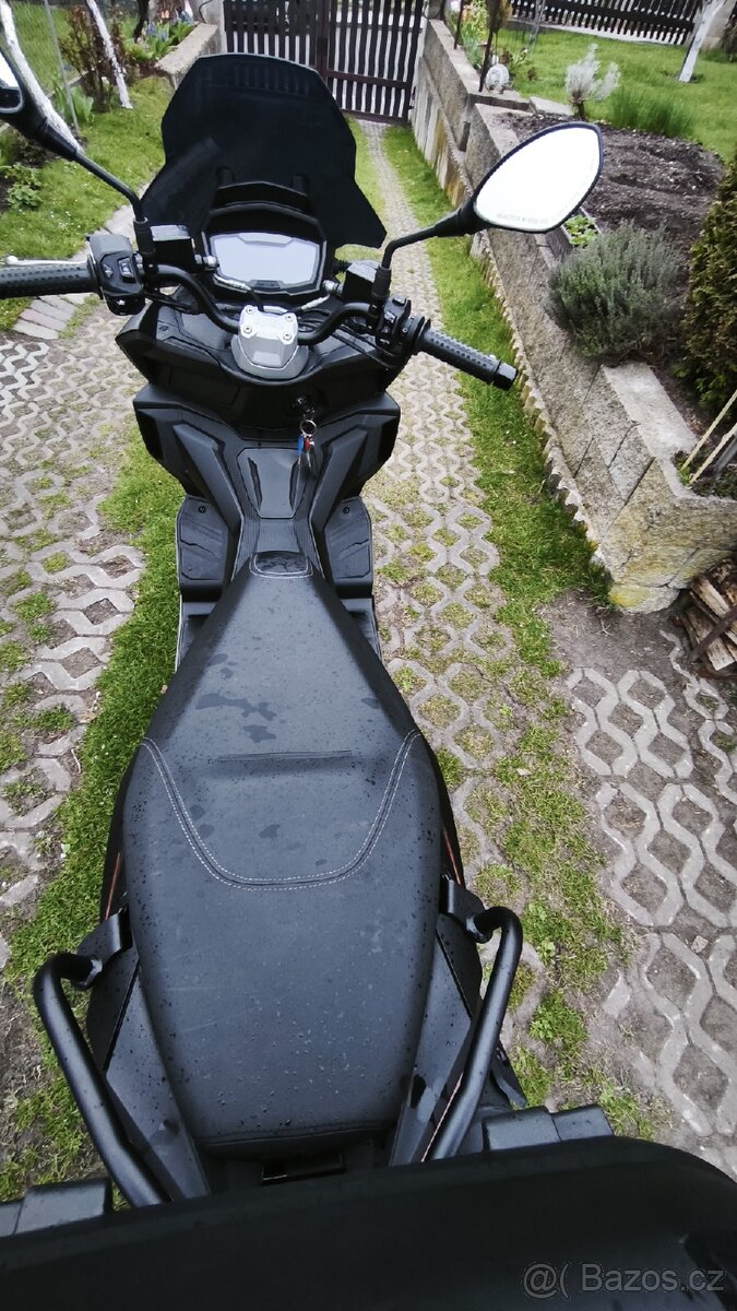 Aprilia SR GT 200 - 5