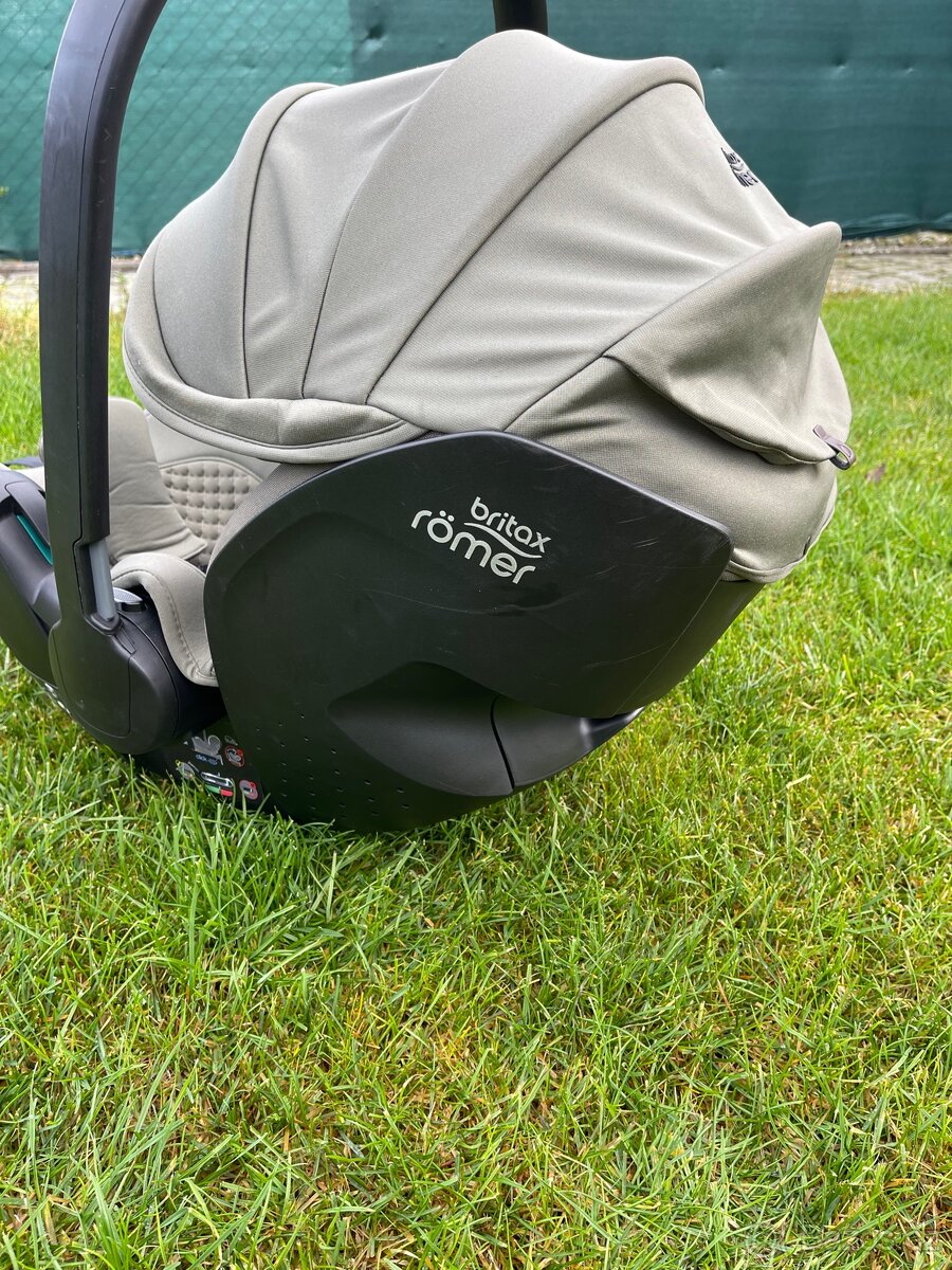 Autosedačka Britax RÖMER Baby-Safe Pro Vario Base 5Z - 5