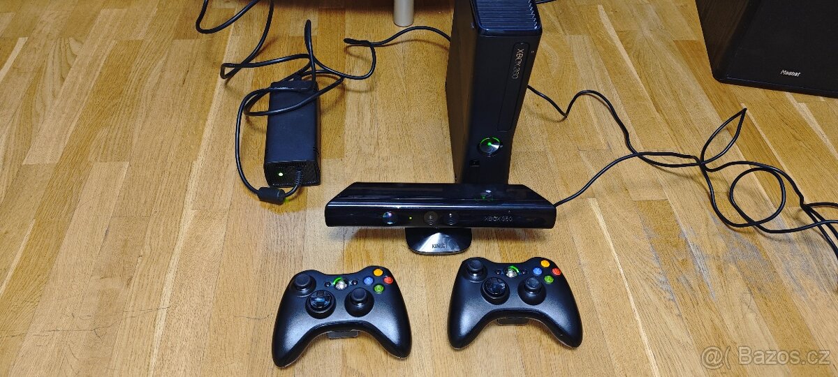 Xbox 360 S 250GB + Kinect + 2x ovladač + hra - 5