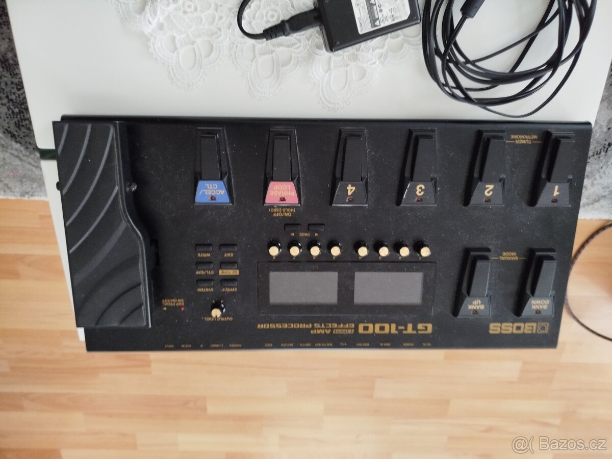 Boss GT100 + napájecí kabe - 5