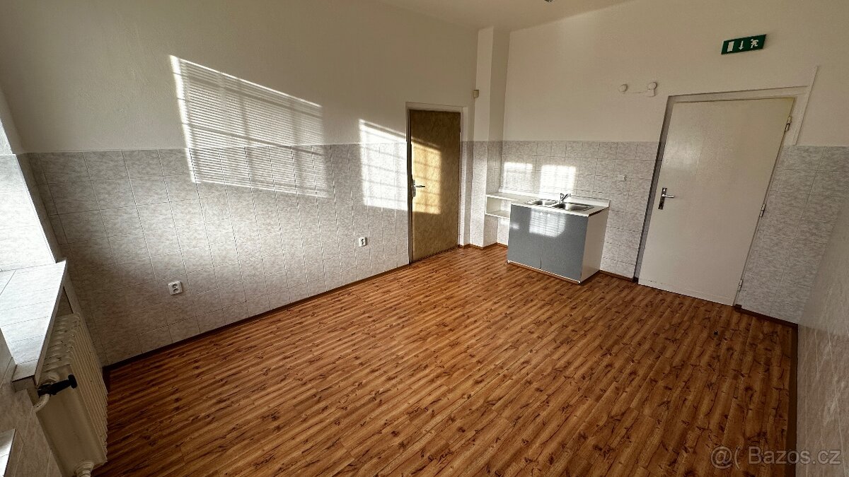 Pronájem komerčních prostor Karviná - 5