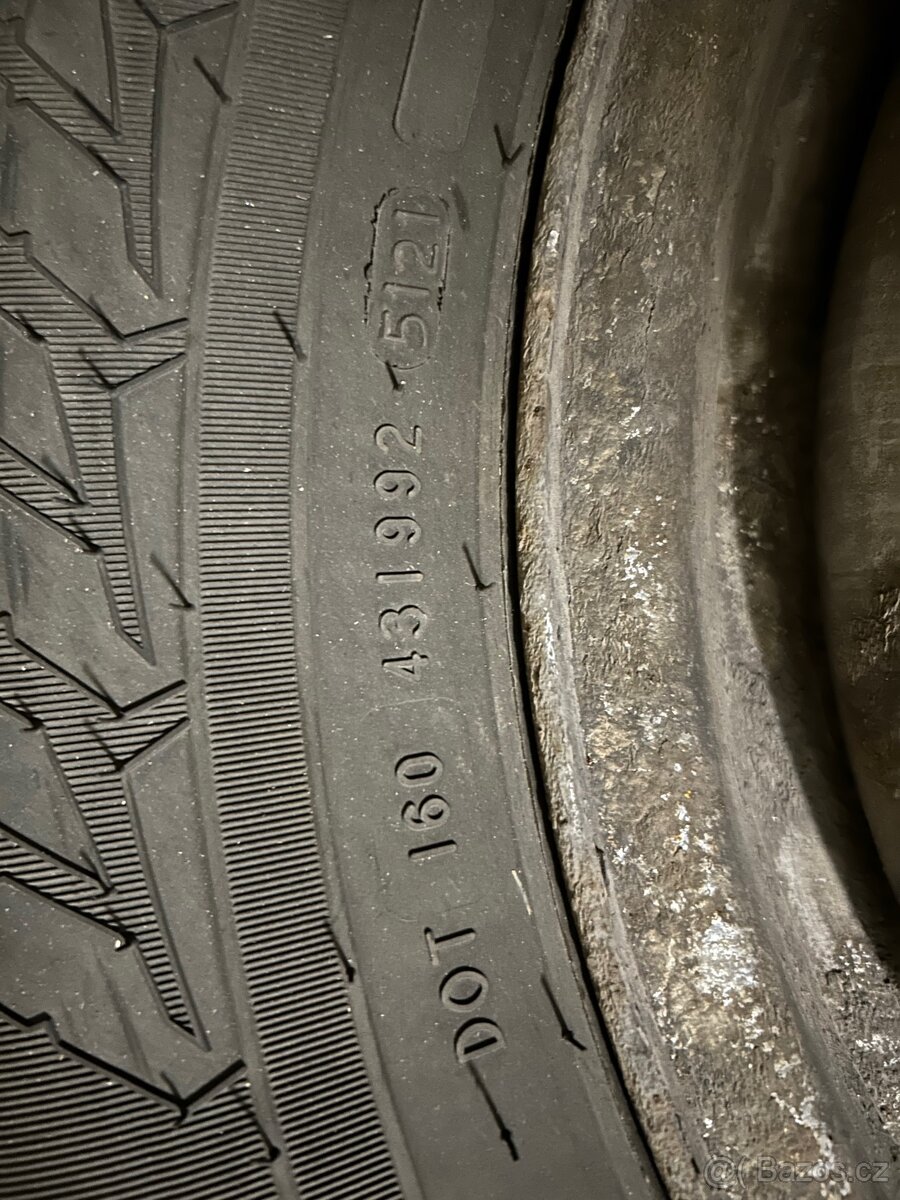 Prodám sadu zimních kol Nokian 225/75 R16 C - 5