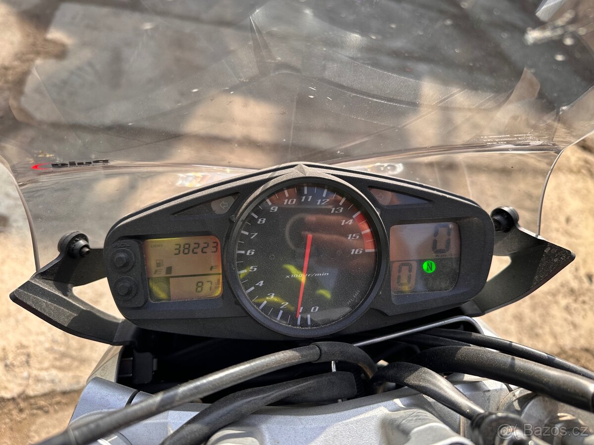 Suzuki GSR600 - 5