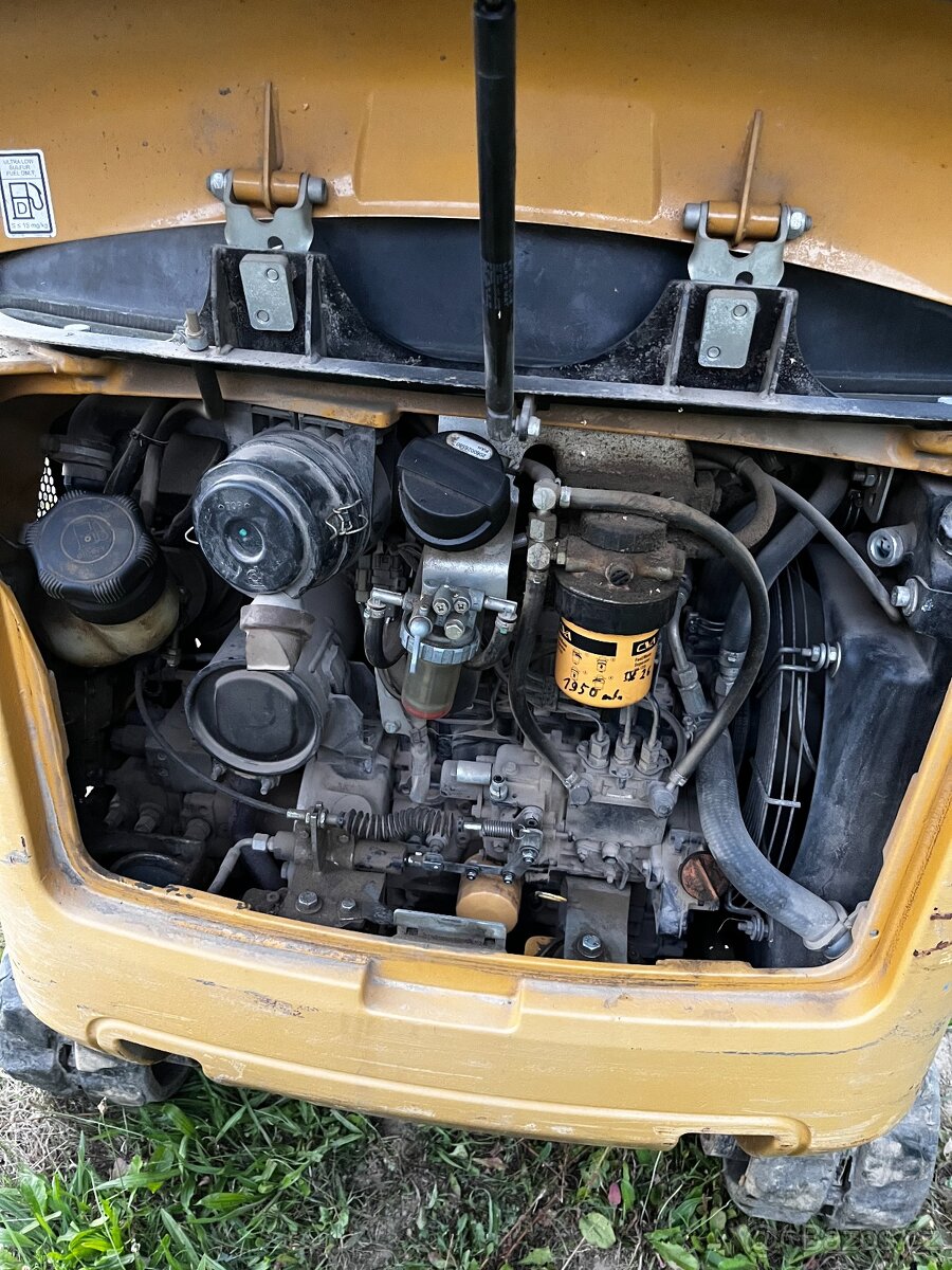 Minibagr Cat 301.7D - 5