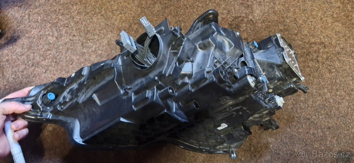 Prave predni svetlo volvo s60 v60 treti generace - 5