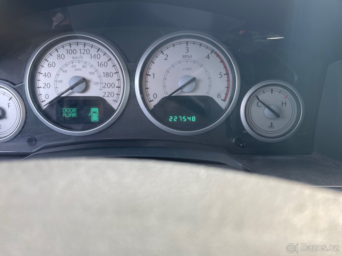Chrysler Grand Voyager 2,8 CRD Automat, 7 míst, STK 7/27. - 5