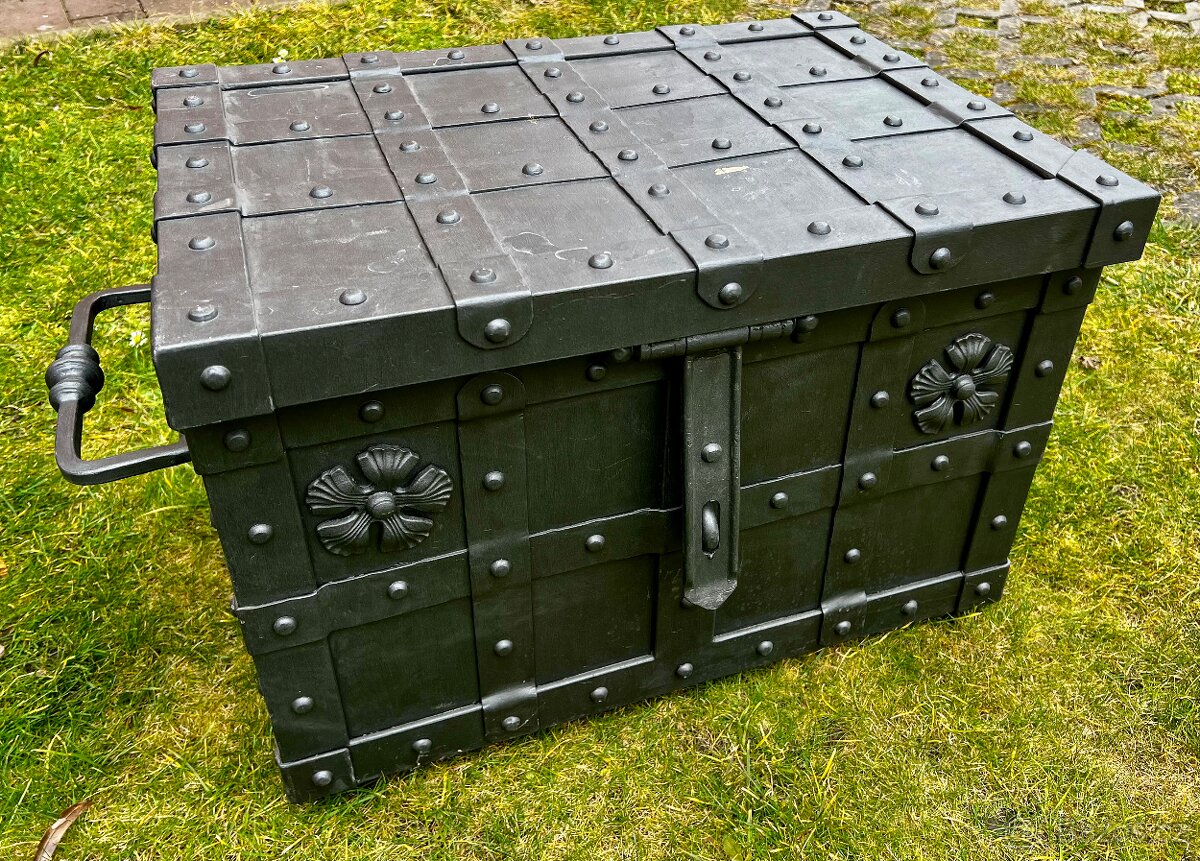 Kovová truhla / trezor - 5