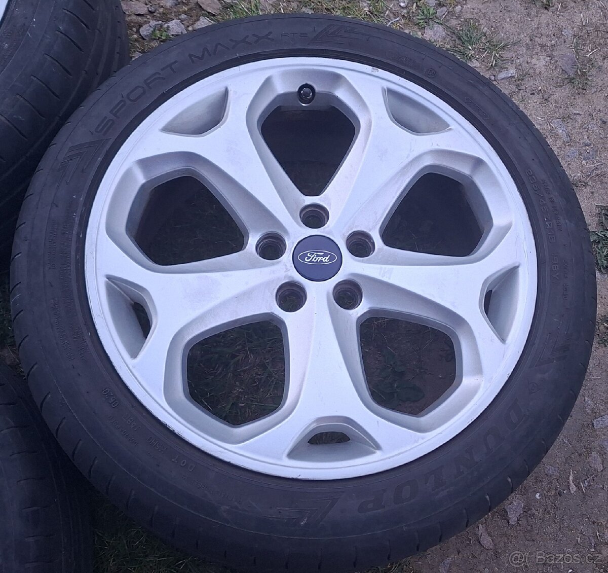 Al kola Ford 235/45R18 - 5