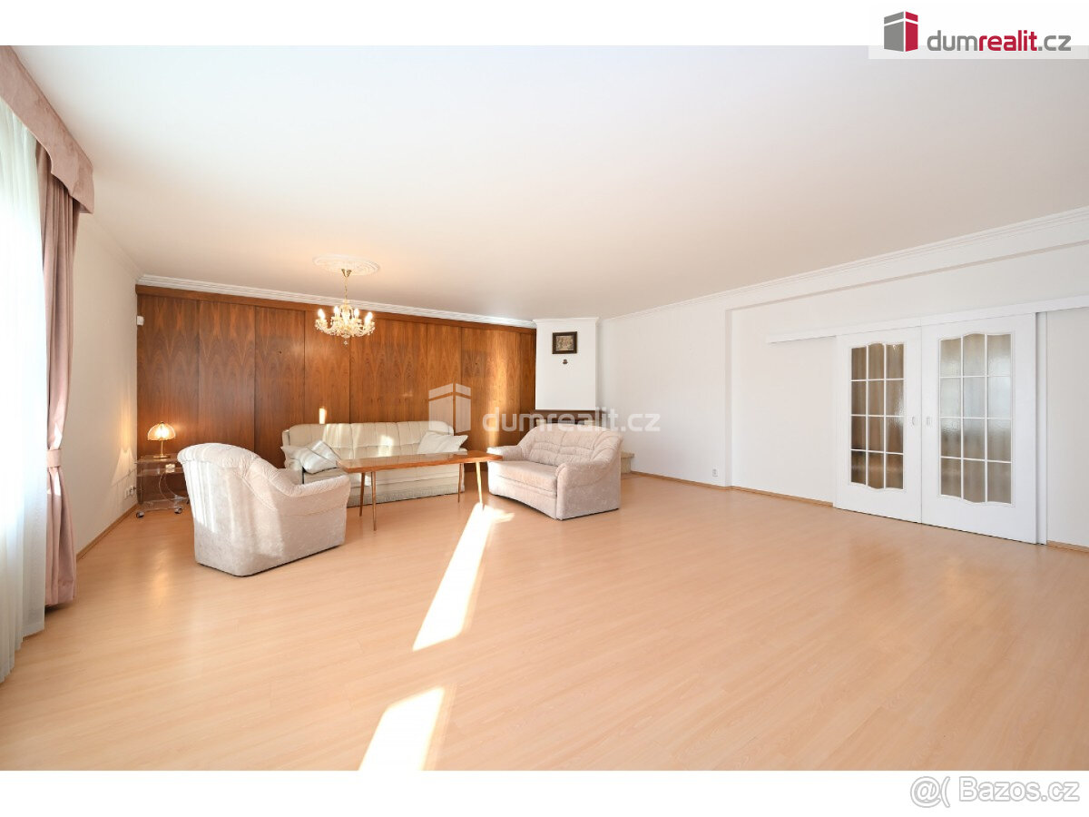 Prostorný byt, 146,8 m2 + lodžie 8,1 m2, zahrada 1666 m2, sk - 5