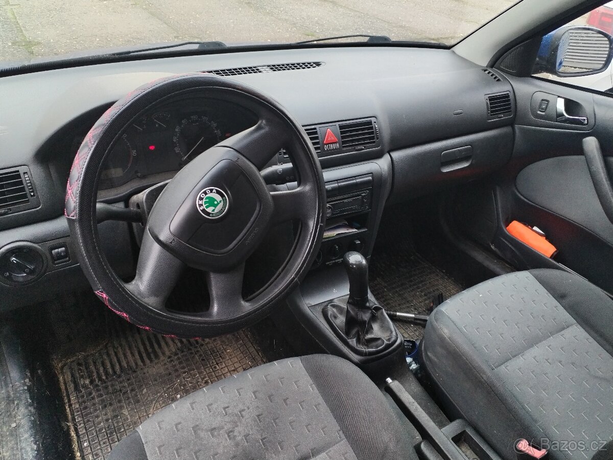 Škoda Octavia combi 1.9tdi 2009 tour - 5