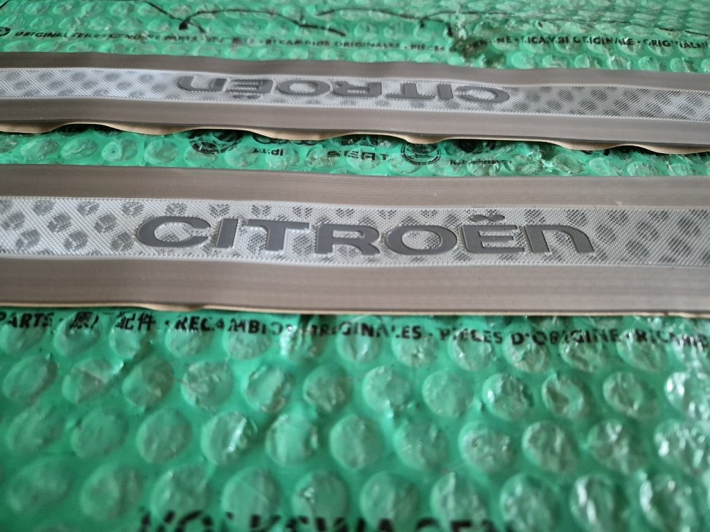 dekorativní ozdobné a ochranné lišty prahu Citroen C4 Picass - 5