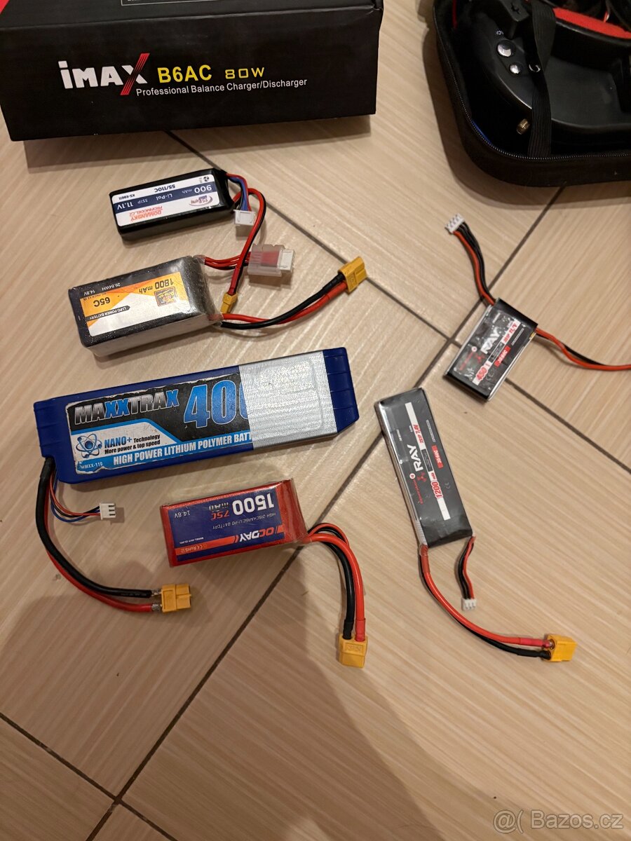 FPV dron + FPV bryle + baterie + nahradní díly - 5