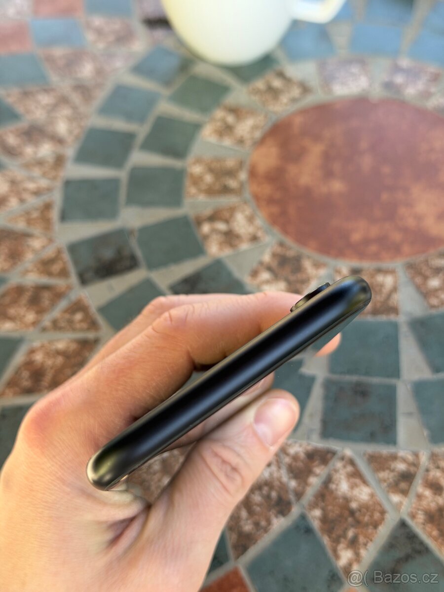 iPhone XR, 64GB, Black - 5