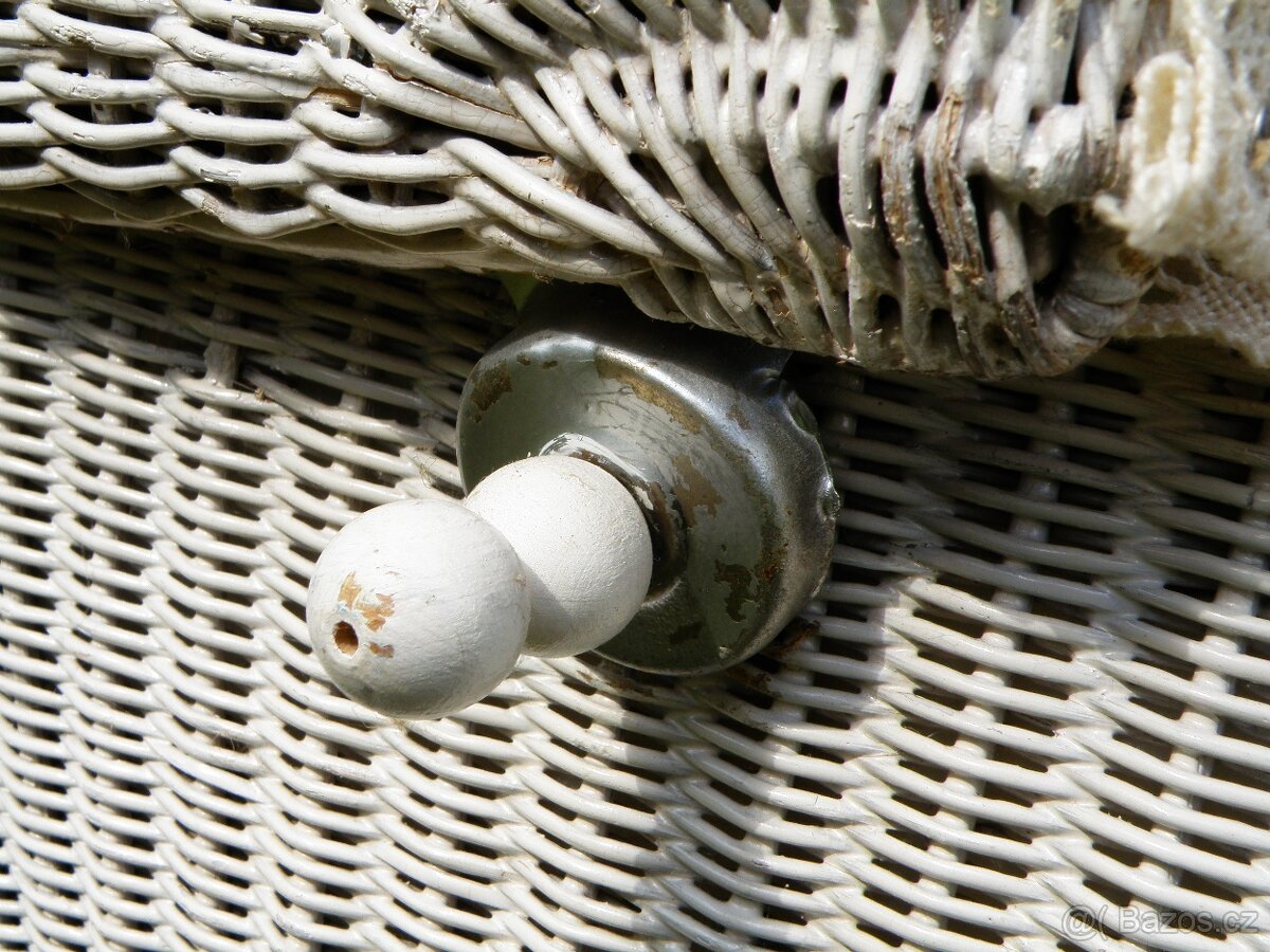 Starožitný kočárek po renovaci - 5