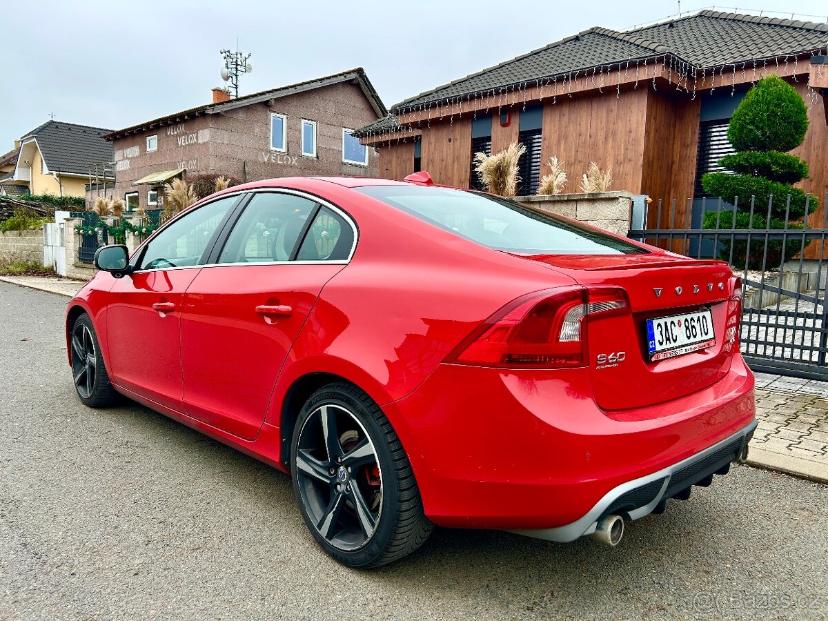 Volvo S60 2.4 D5 AWD R-Design 169kW 4x4 SERVISKA - 5