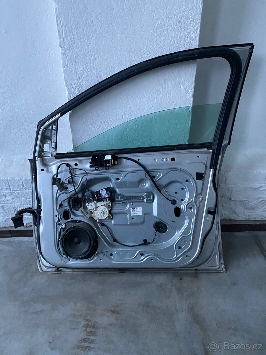 Prodám prave přední dveře na Ford Focus 2 - 5