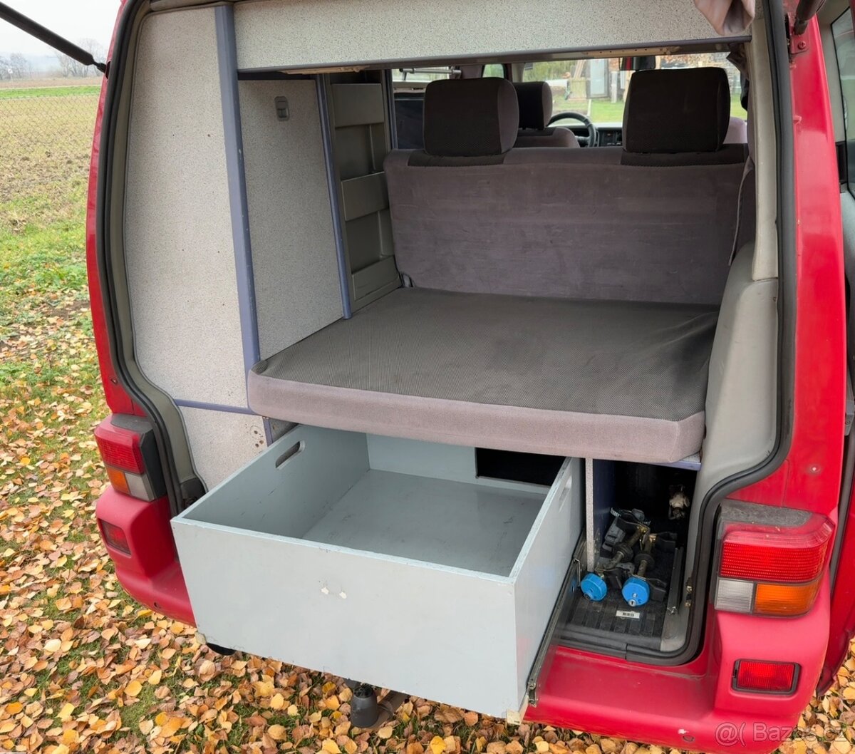 Interier/ nabytek California T4 - 5