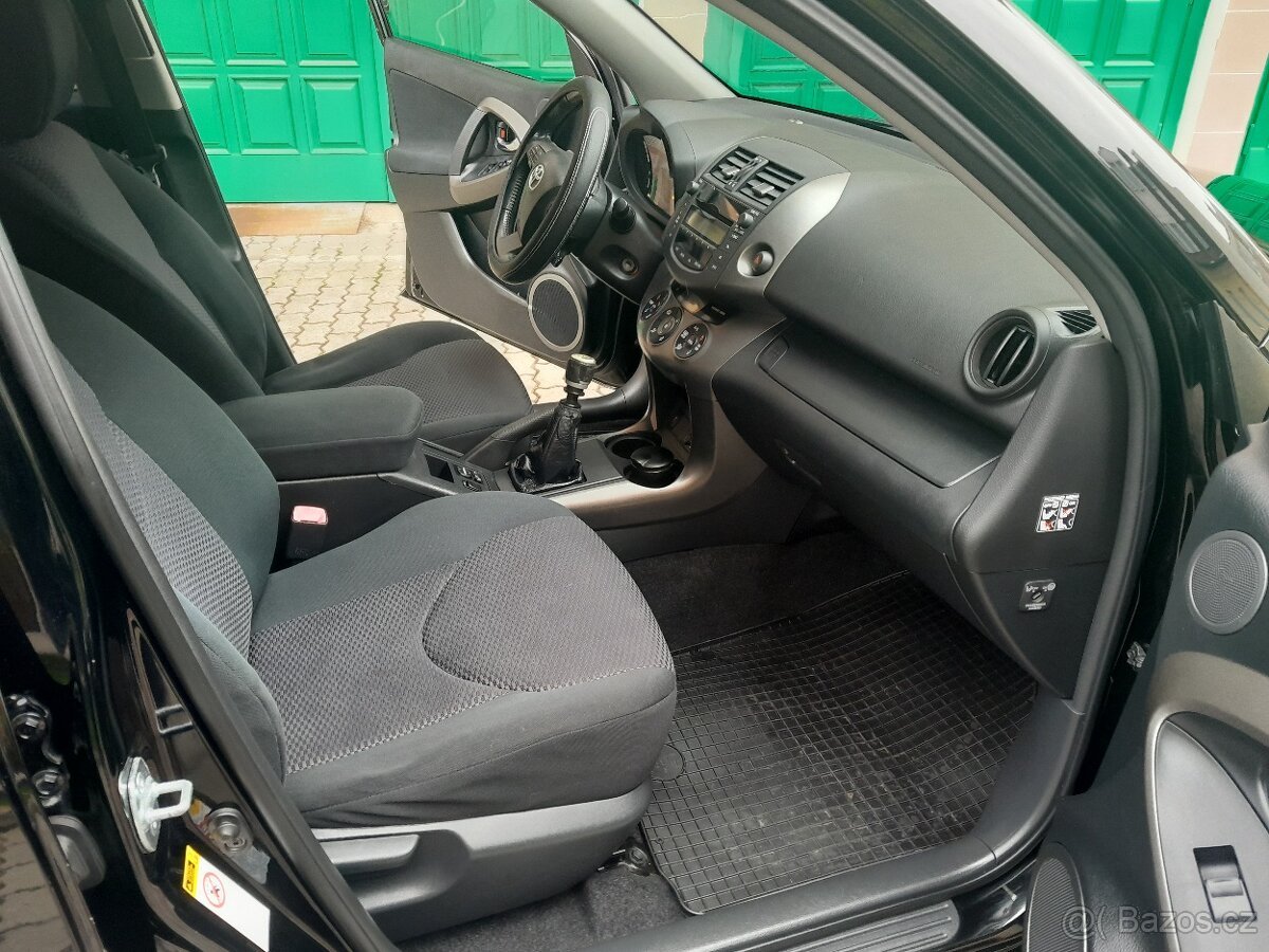 Toyota RAV4 2,2D-4D 110KW 4x2 - 5