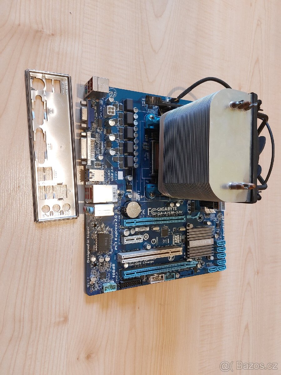 Základ PC Gigabyte GA-A75M-S2V AMD A8-3850 4GB DDR3 - 5