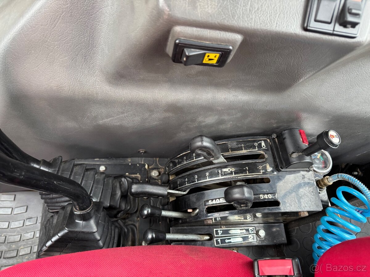 Predám traktor Hattat c3065 s pluhom Kverneland MZ - 5