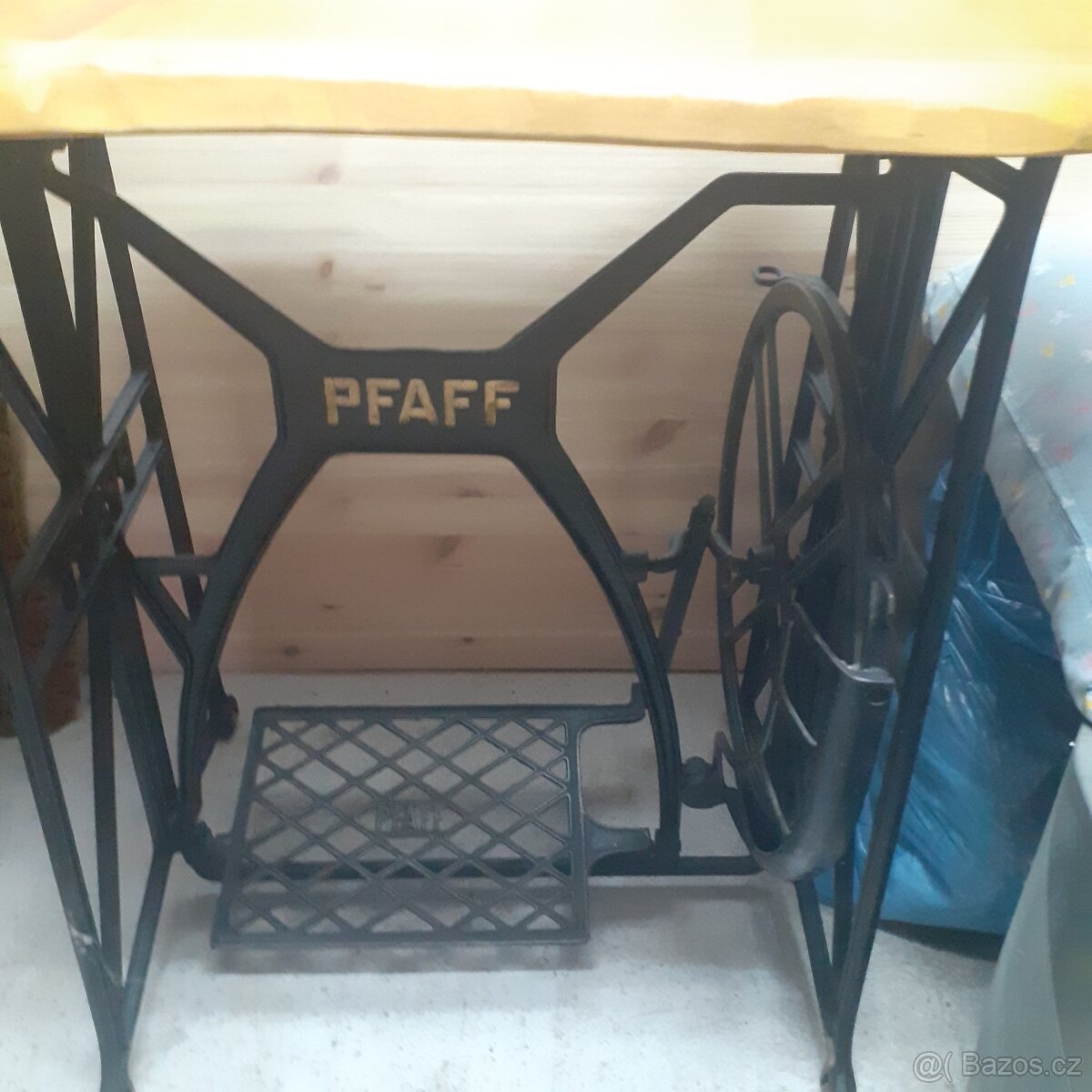 Litinový stolek ze šicího stroje - 5