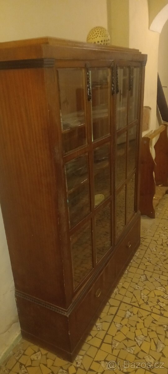 Vitrína a bar s příborníkem - 5