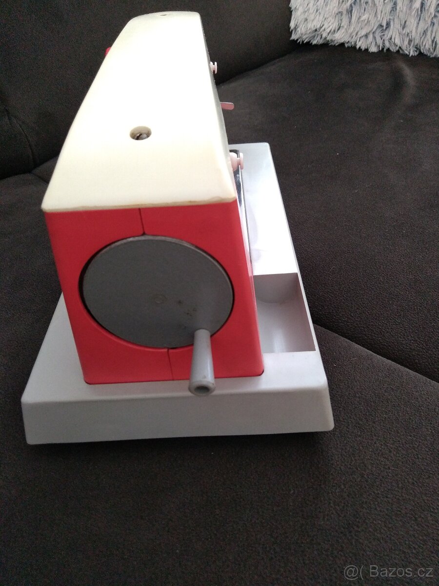 Stará hračka šicí stroj - 5