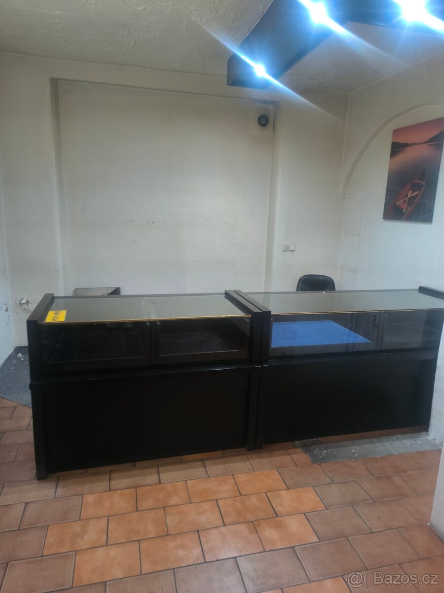 Prodejní stůl (vitrína) - 5