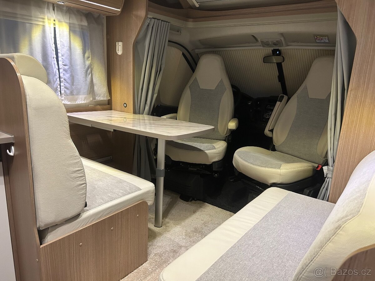 Obytný automobil Carado d.6,8m - 5