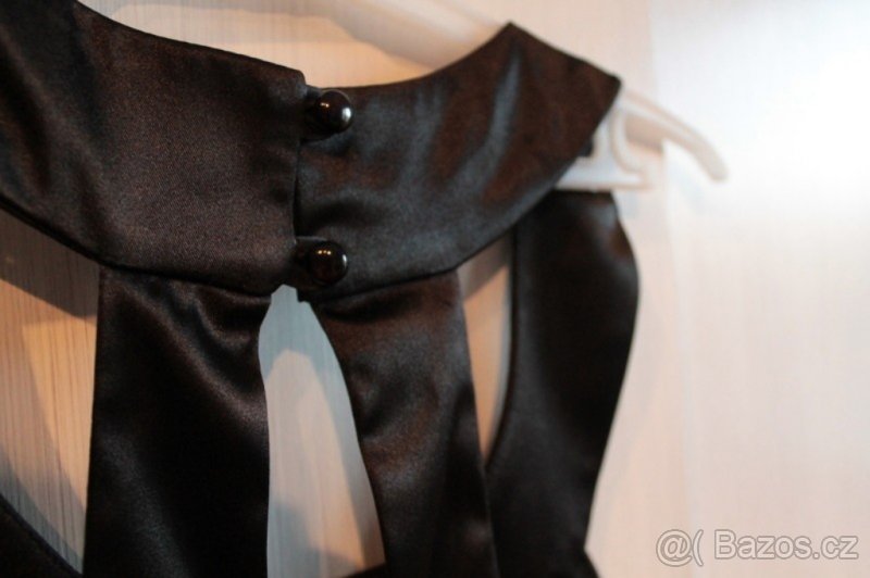 Elegantní lesklé černé šaty - 5