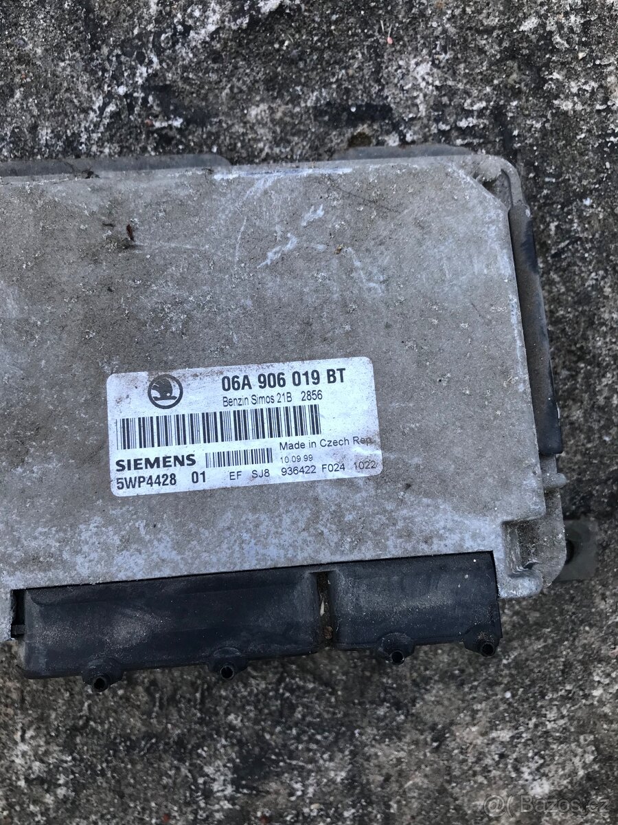 ŘÍDÍCÍ JEDNOTKA MOTORU / AIRBAGŮ ŠKODA FABIA OCTAVIA 1 - 5