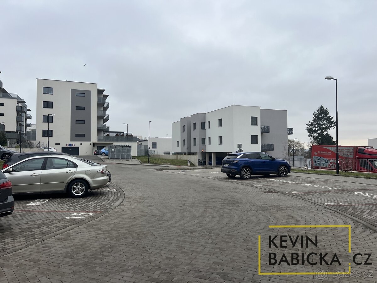 Pronájem garážového stání, ul. Kumpoštova, Brno - 5