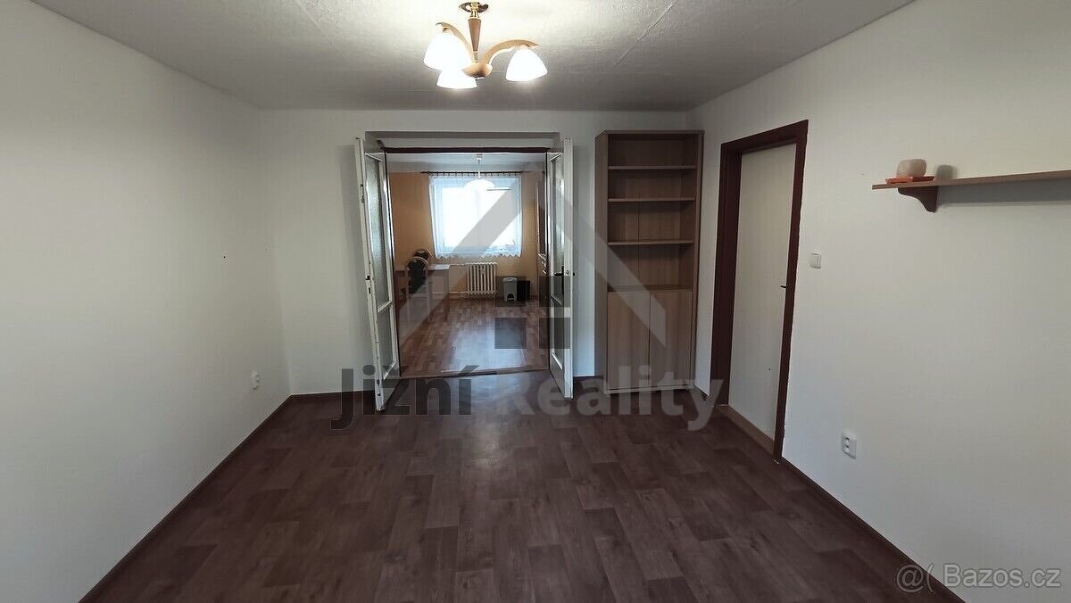 Byt 2+1 s balkónem, 2 patro, 55m2, Nerudova, ČB - 5