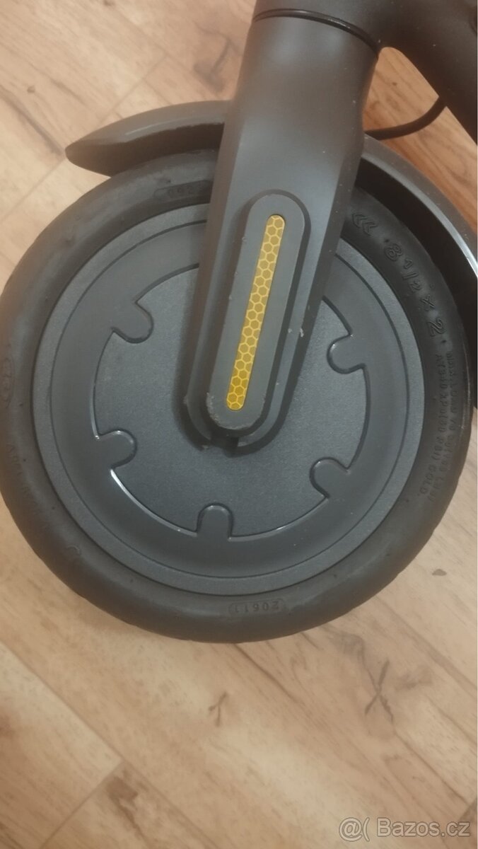 Xiaomi electric scooter mi essential, velmi dobrý stav - 5