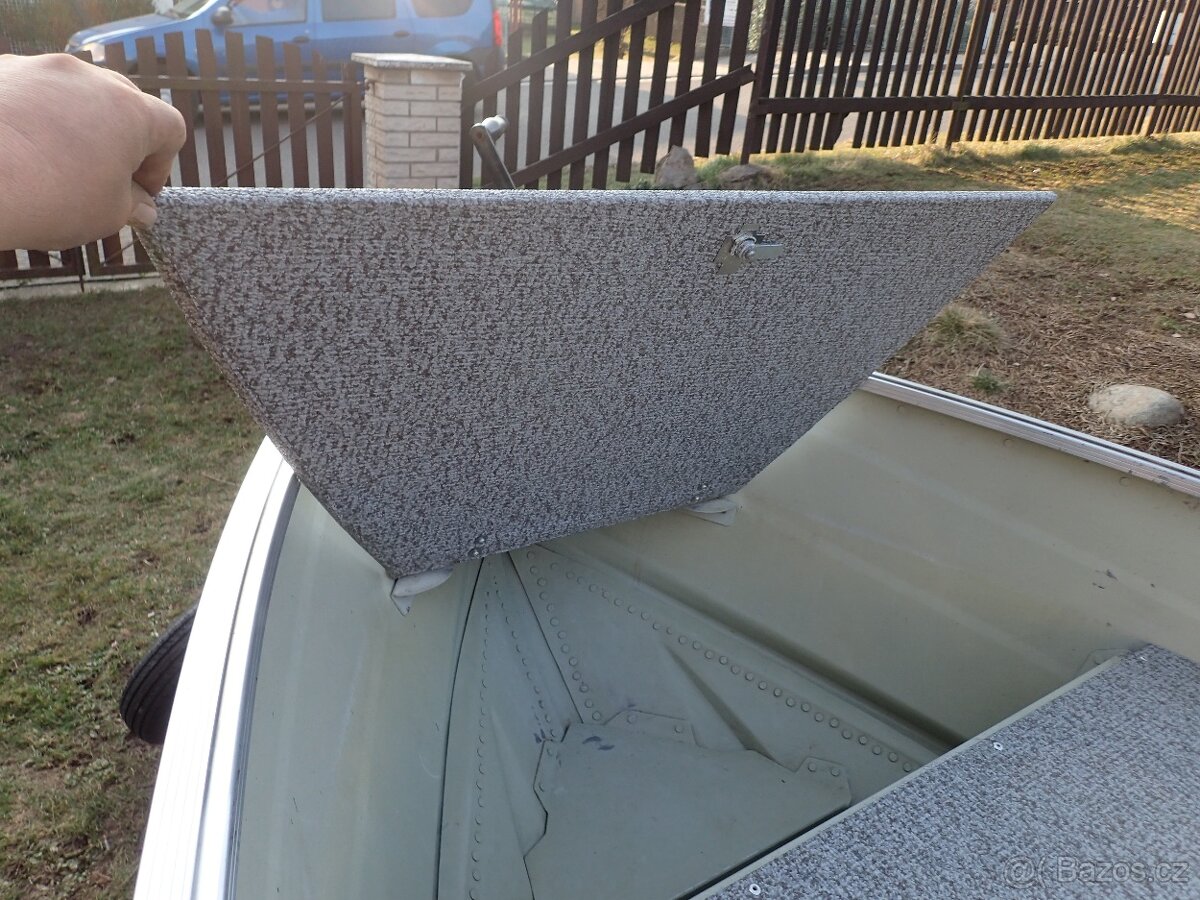 Hliníkový člun s motorem - 5