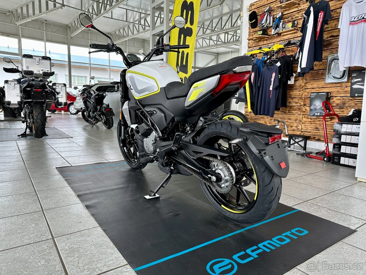 CFMOTO 300 CLX - bílá,černá AKCE helma - 5