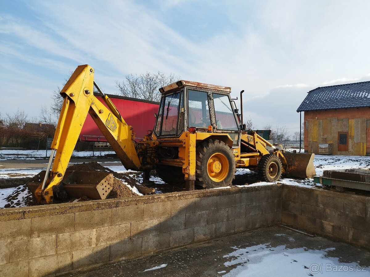 Traktor bagr JCB - 5