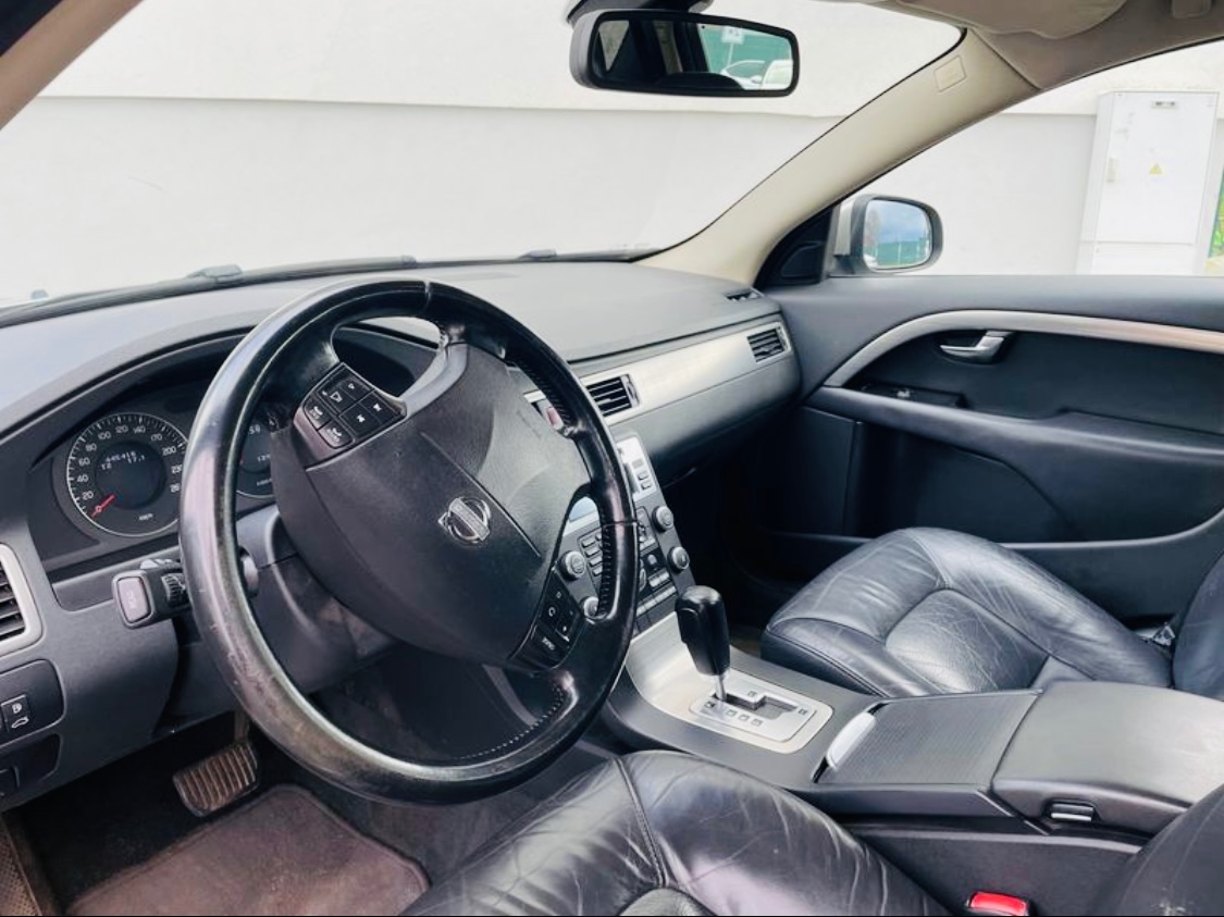 Volvo V70 2.4D D5 136kW - 5