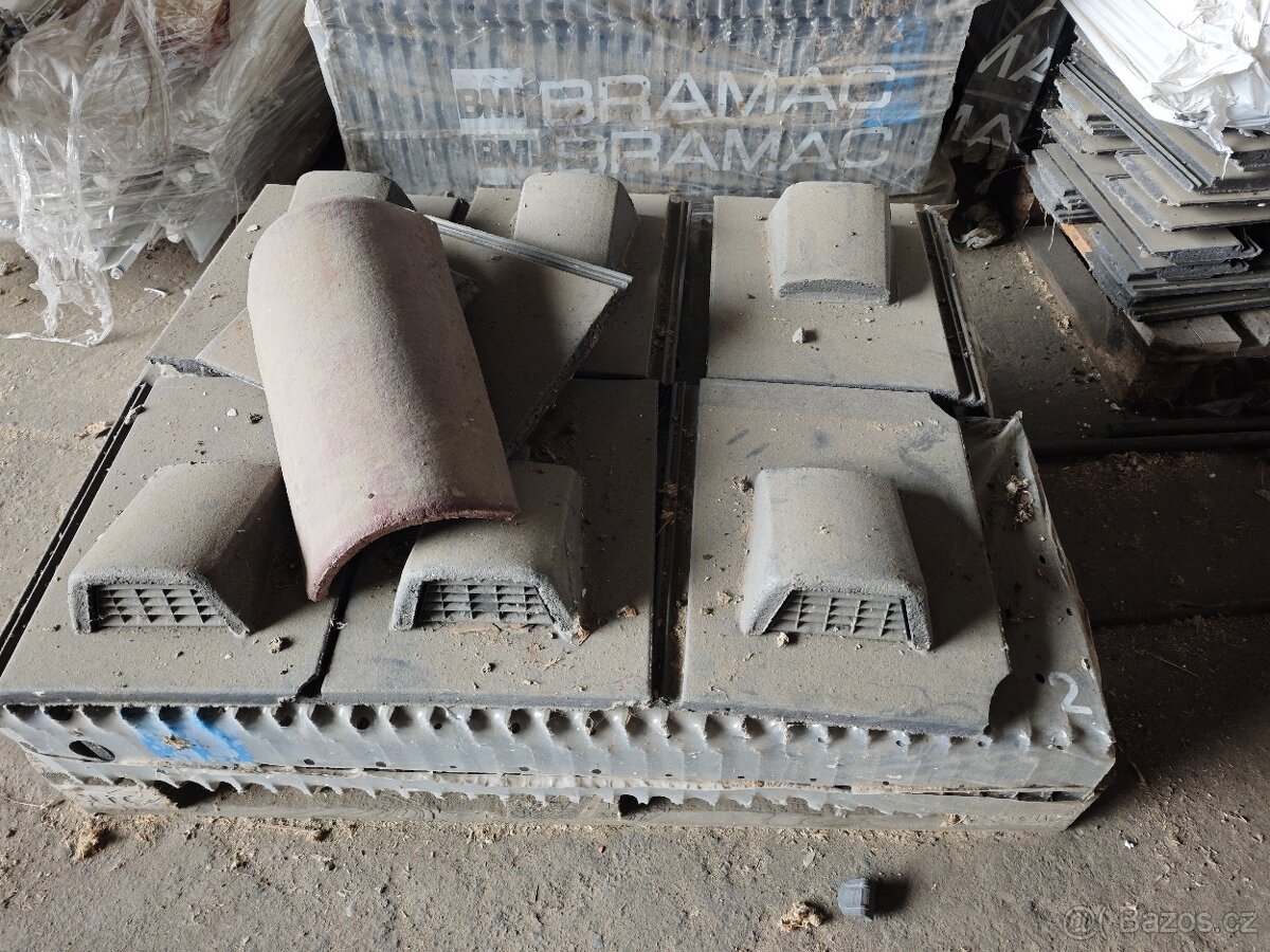 Stavební materiál – střešní tašky a další, různé druhy. - 5