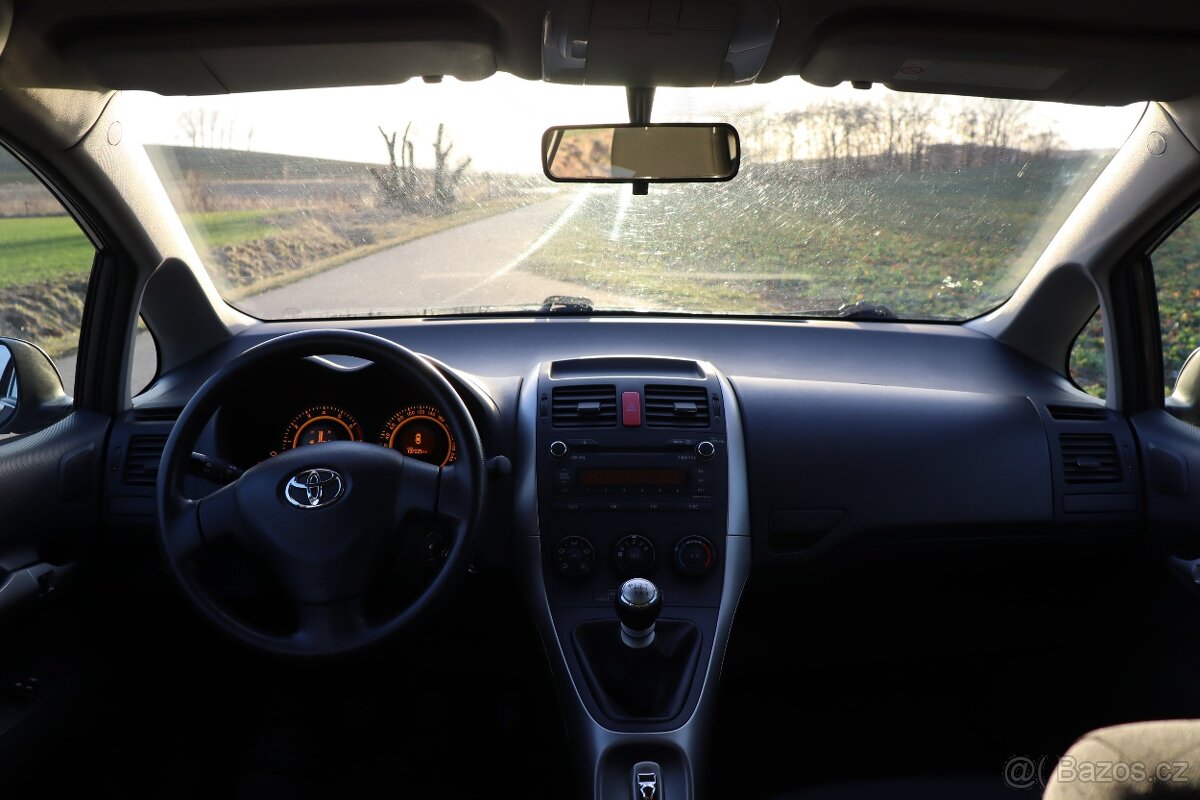 TOYOTA AURIS - 5