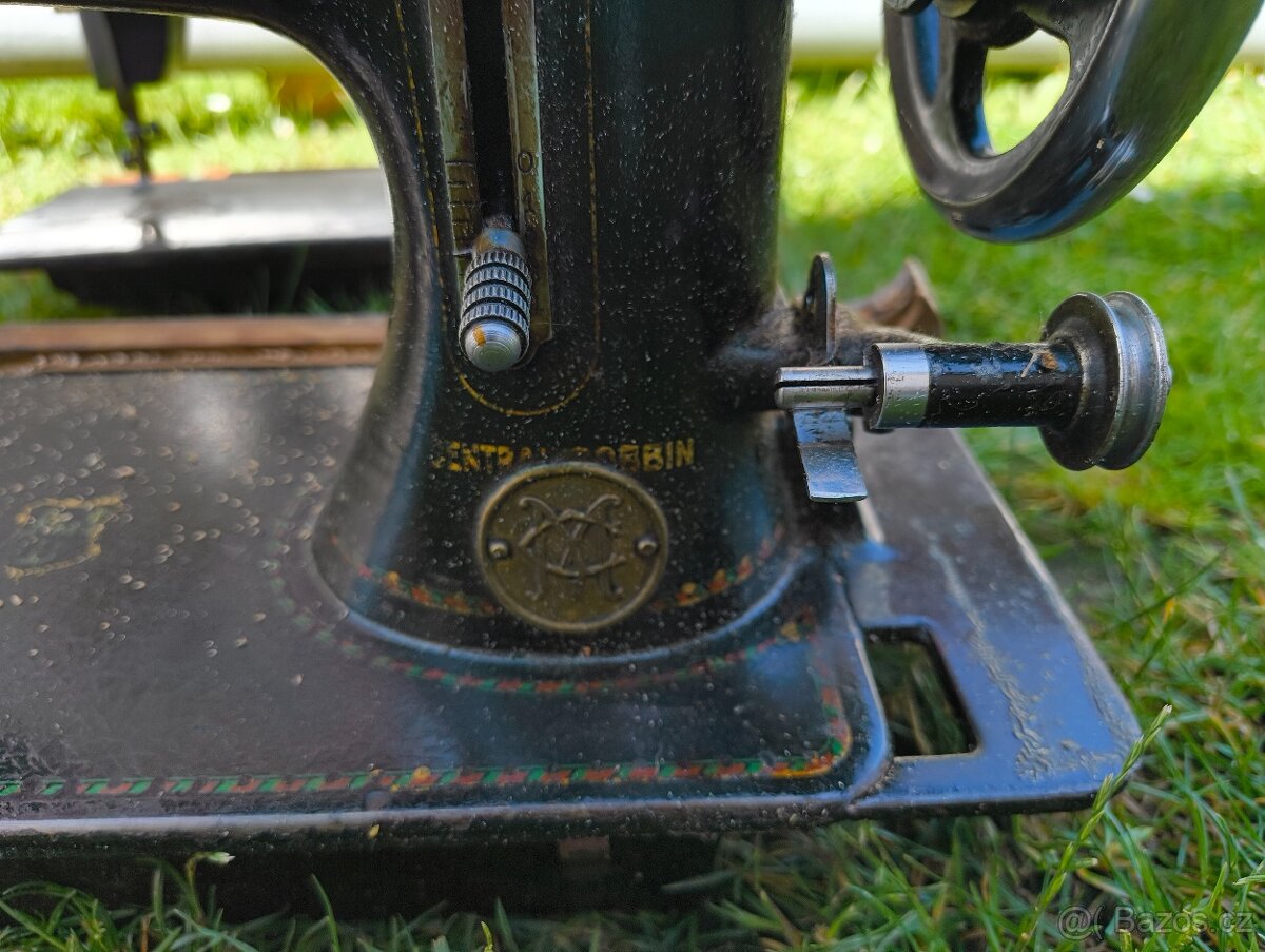Starý šicí stroj - 5