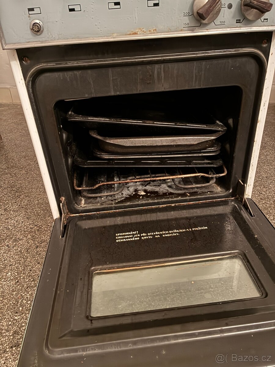 Kombinovaný elektroplynový sporák MORA 821 - 5